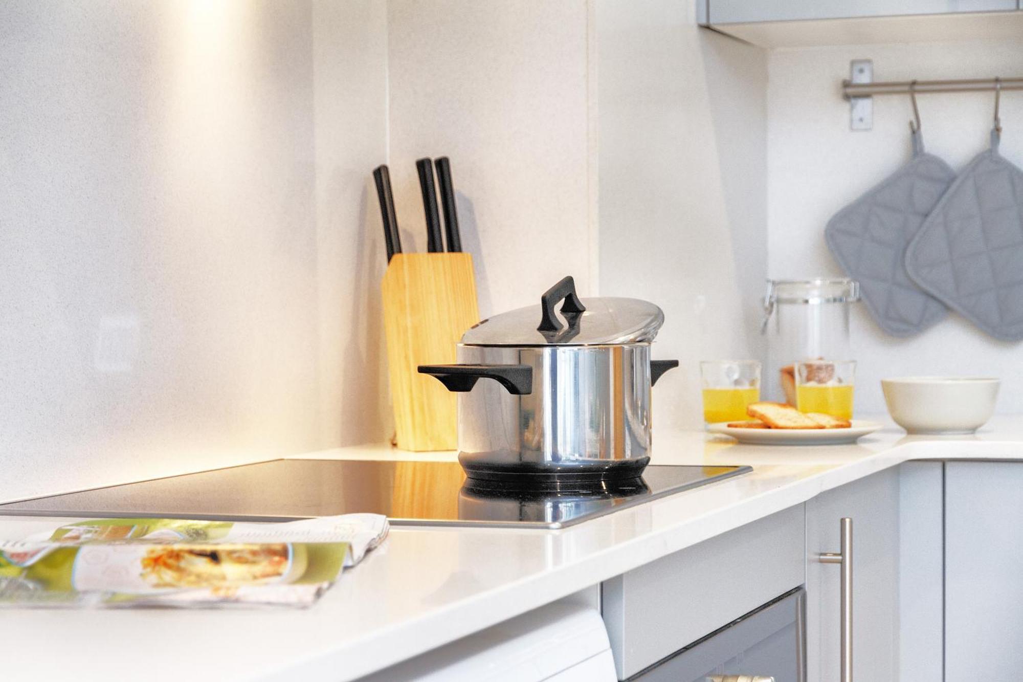 Feelathome Mozart Apartments Барселона Экстерьер фото