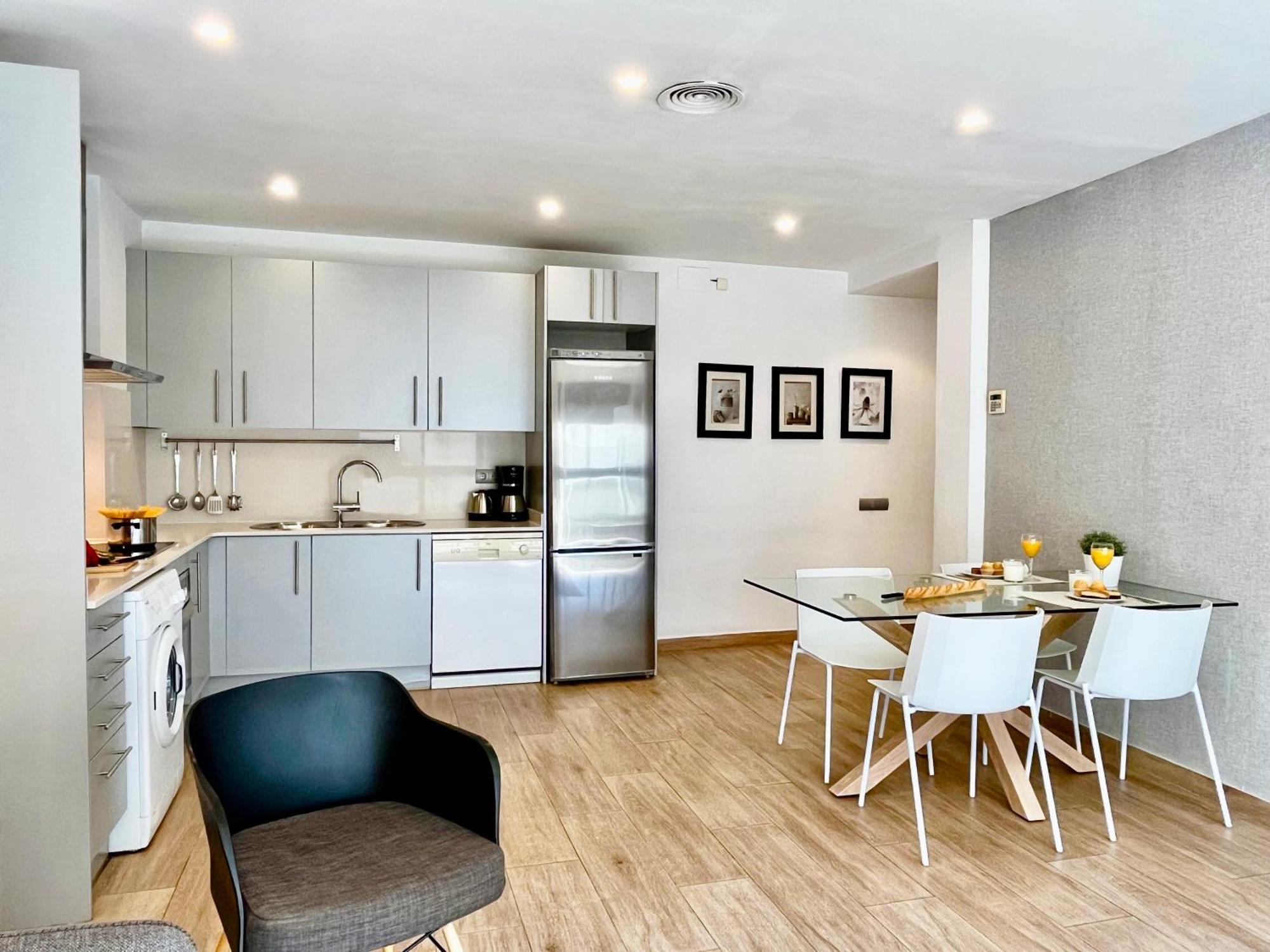 Feelathome Mozart Apartments Барселона Экстерьер фото