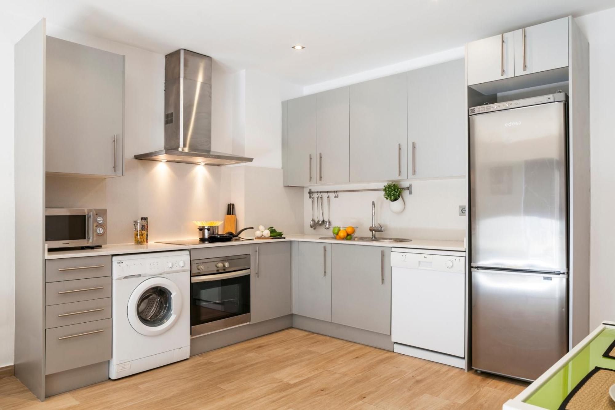 Feelathome Mozart Apartments Барселона Экстерьер фото
