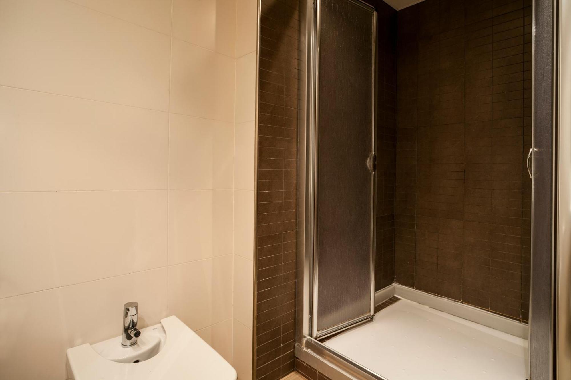 Feelathome Mozart Apartments Барселона Экстерьер фото