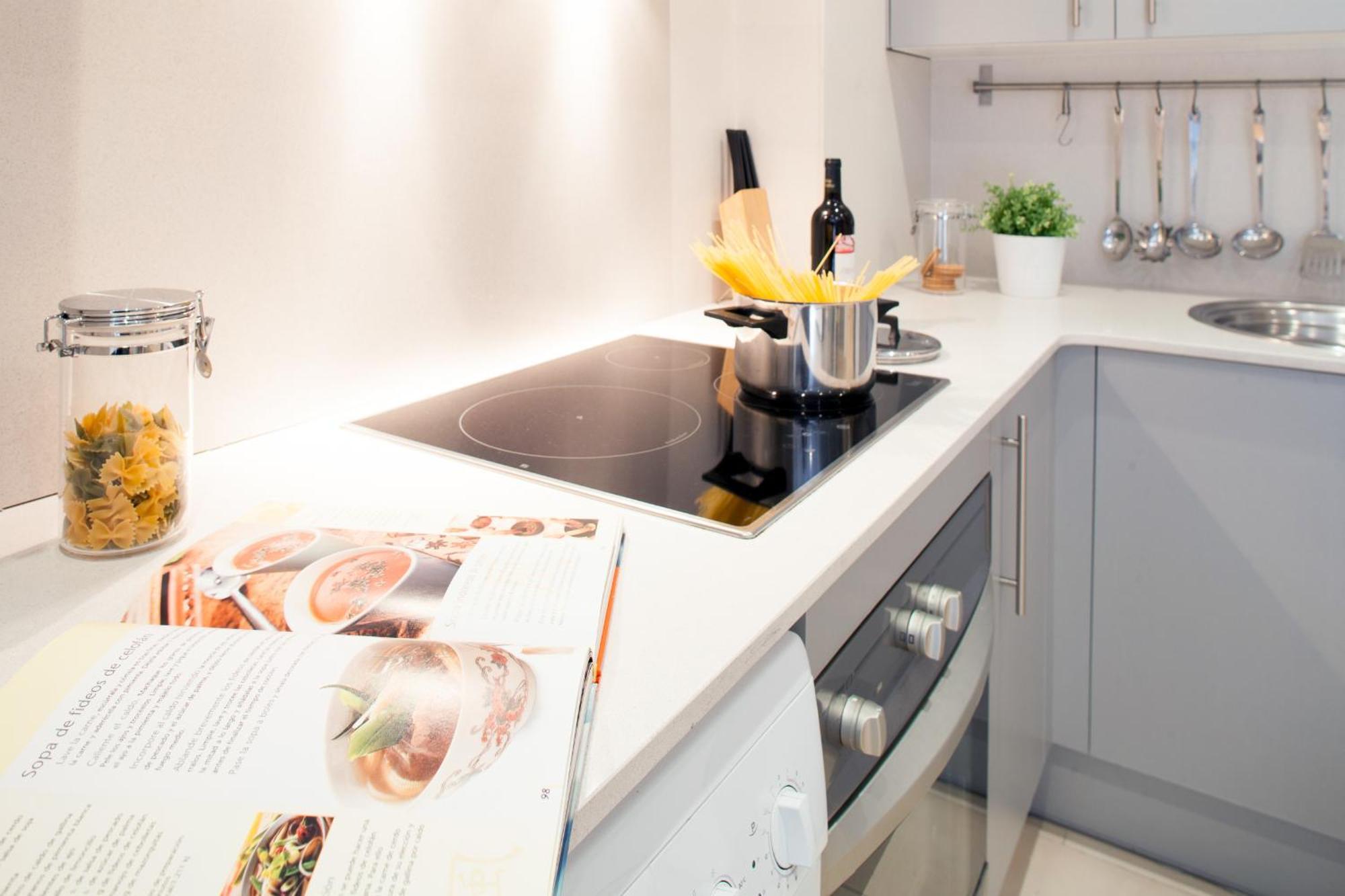 Feelathome Mozart Apartments Барселона Экстерьер фото
