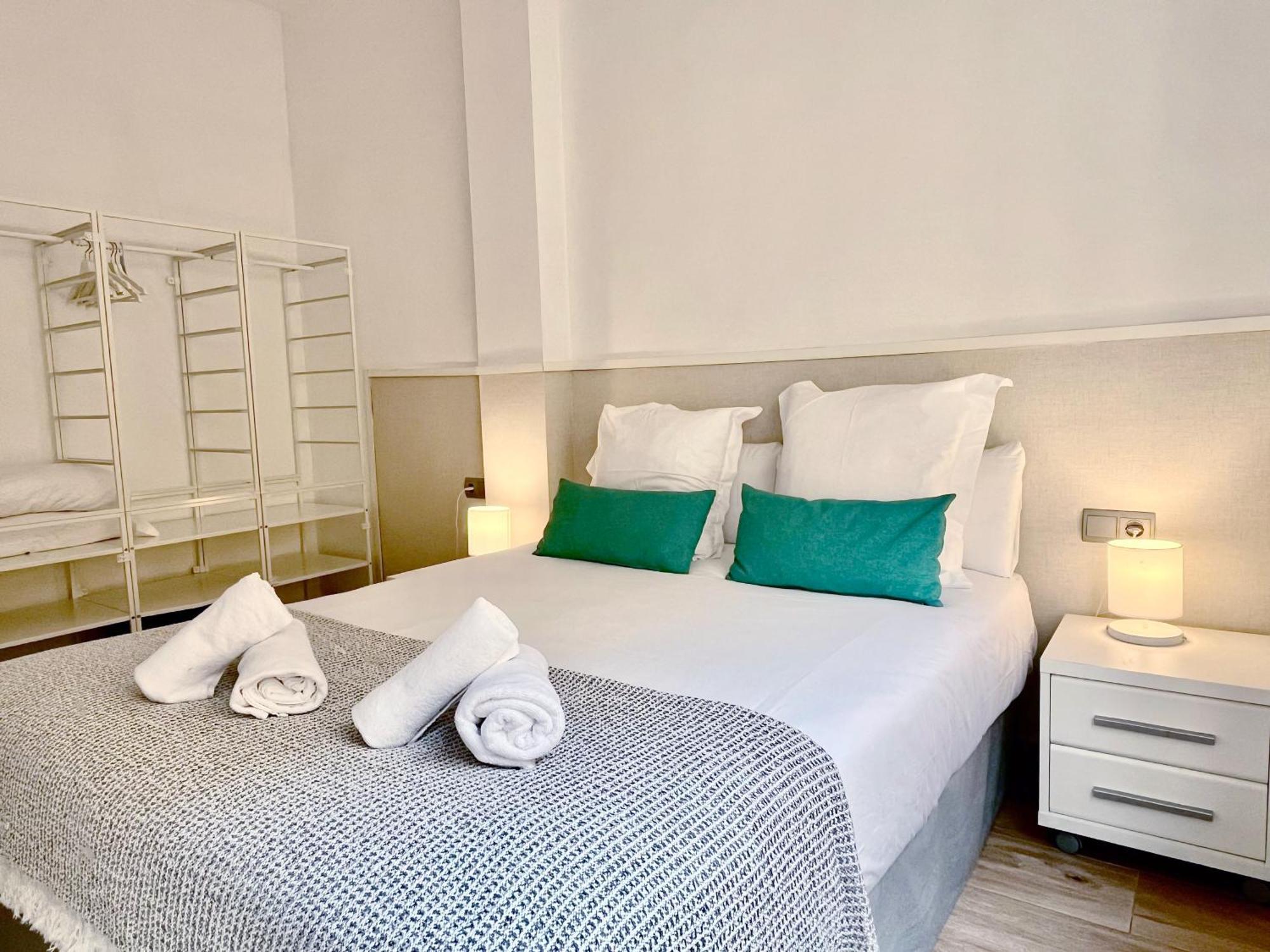 Feelathome Mozart Apartments Барселона Экстерьер фото