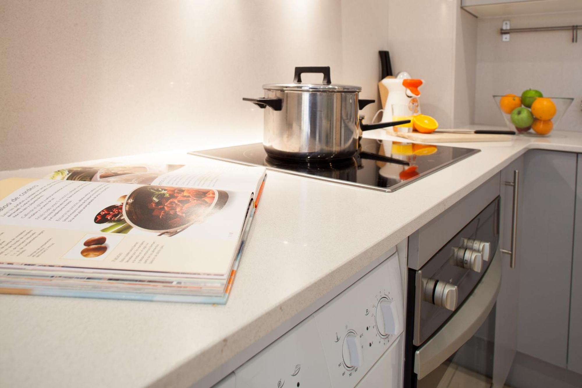 Feelathome Mozart Apartments Барселона Экстерьер фото