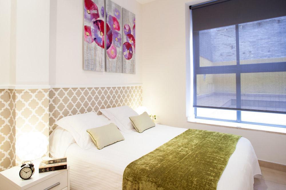 Feelathome Mozart Apartments Барселона Экстерьер фото