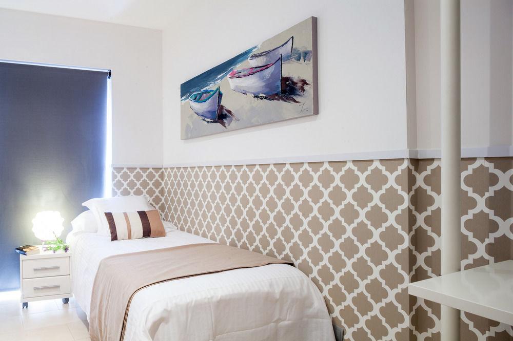 Feelathome Mozart Apartments Барселона Экстерьер фото