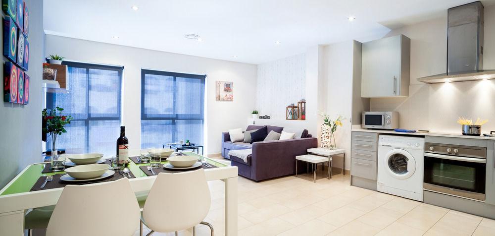 Feelathome Mozart Apartments Барселона Экстерьер фото