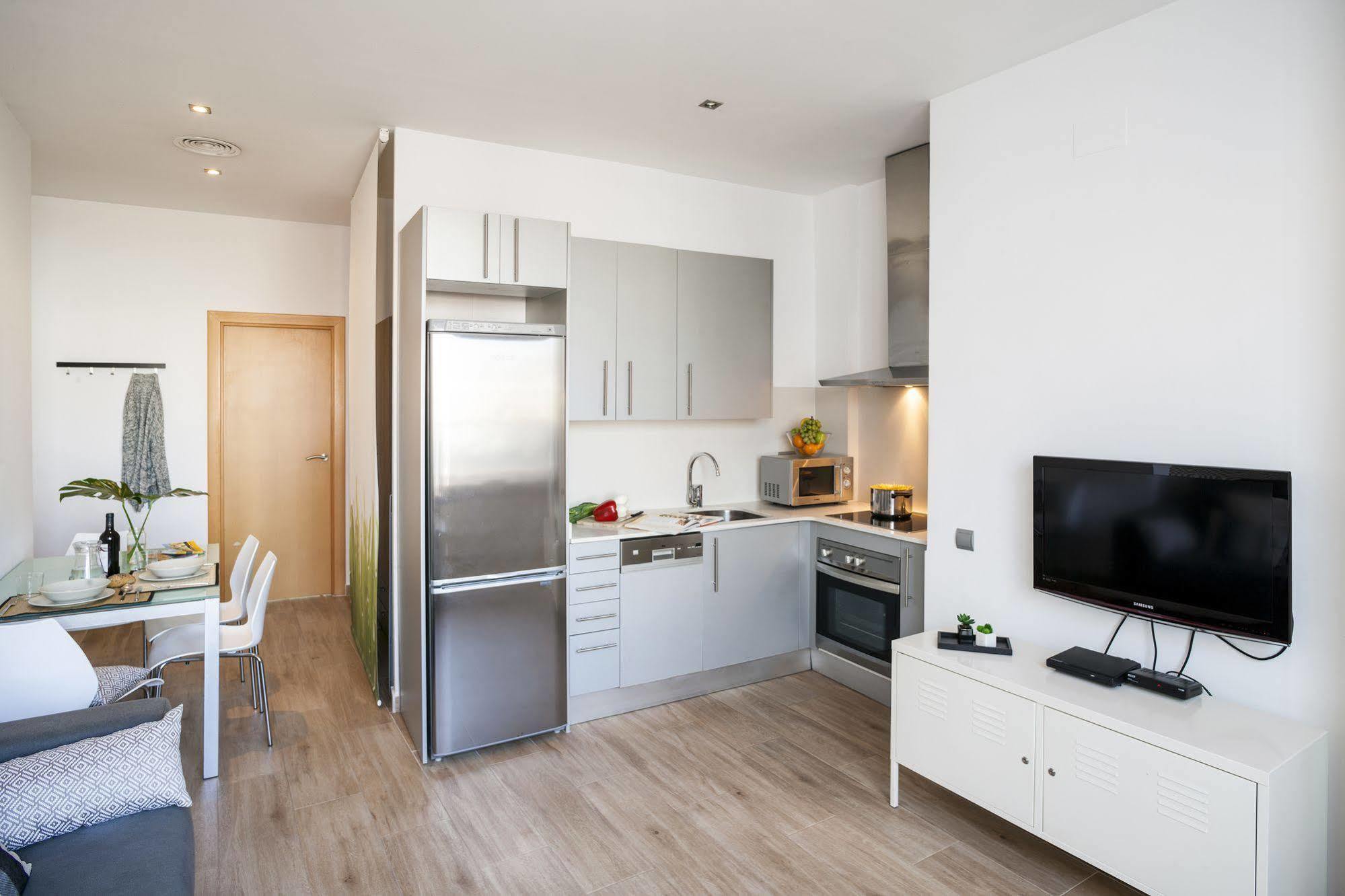 Feelathome Mozart Apartments Барселона Экстерьер фото