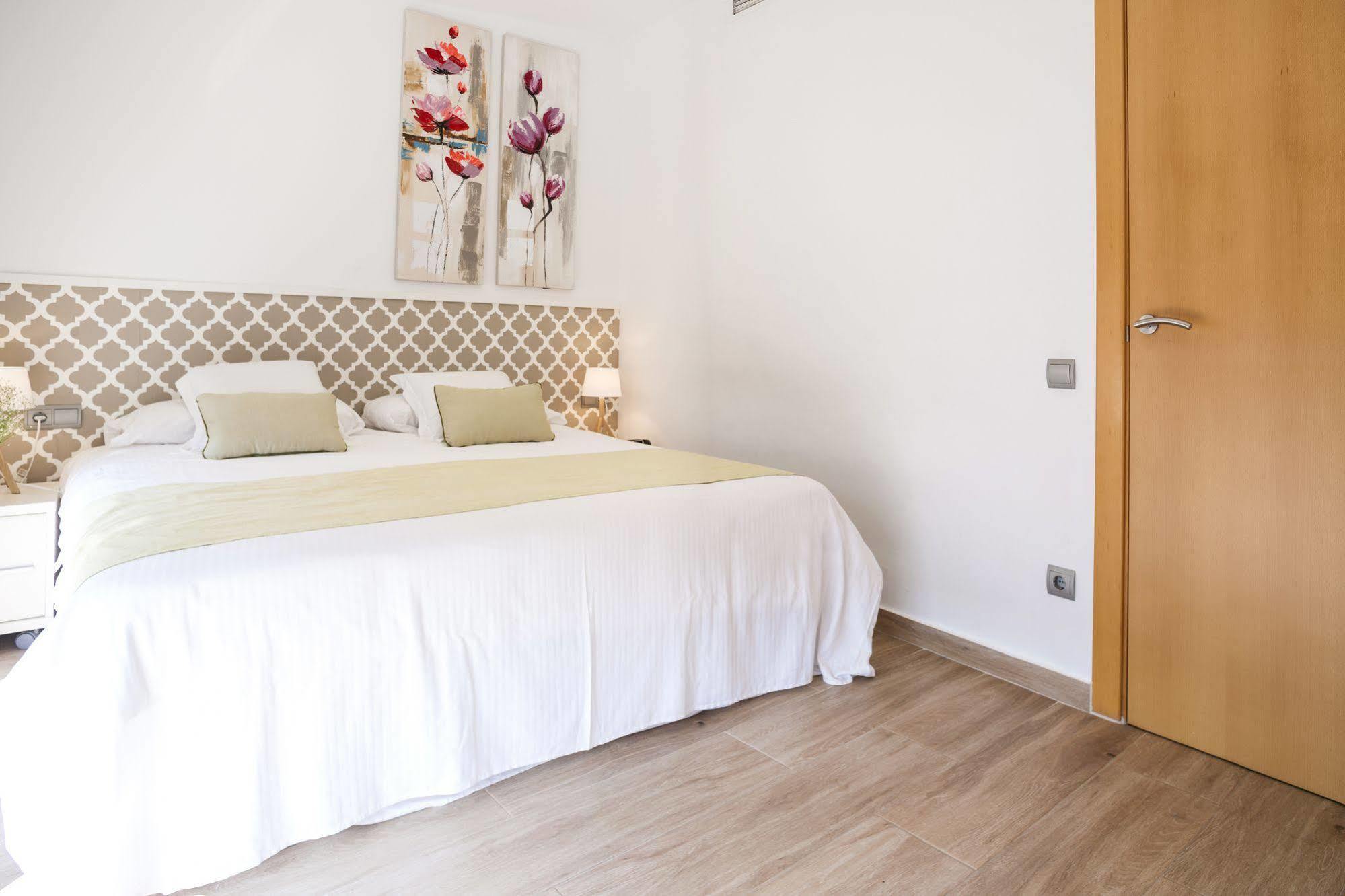 Feelathome Mozart Apartments Барселона Экстерьер фото