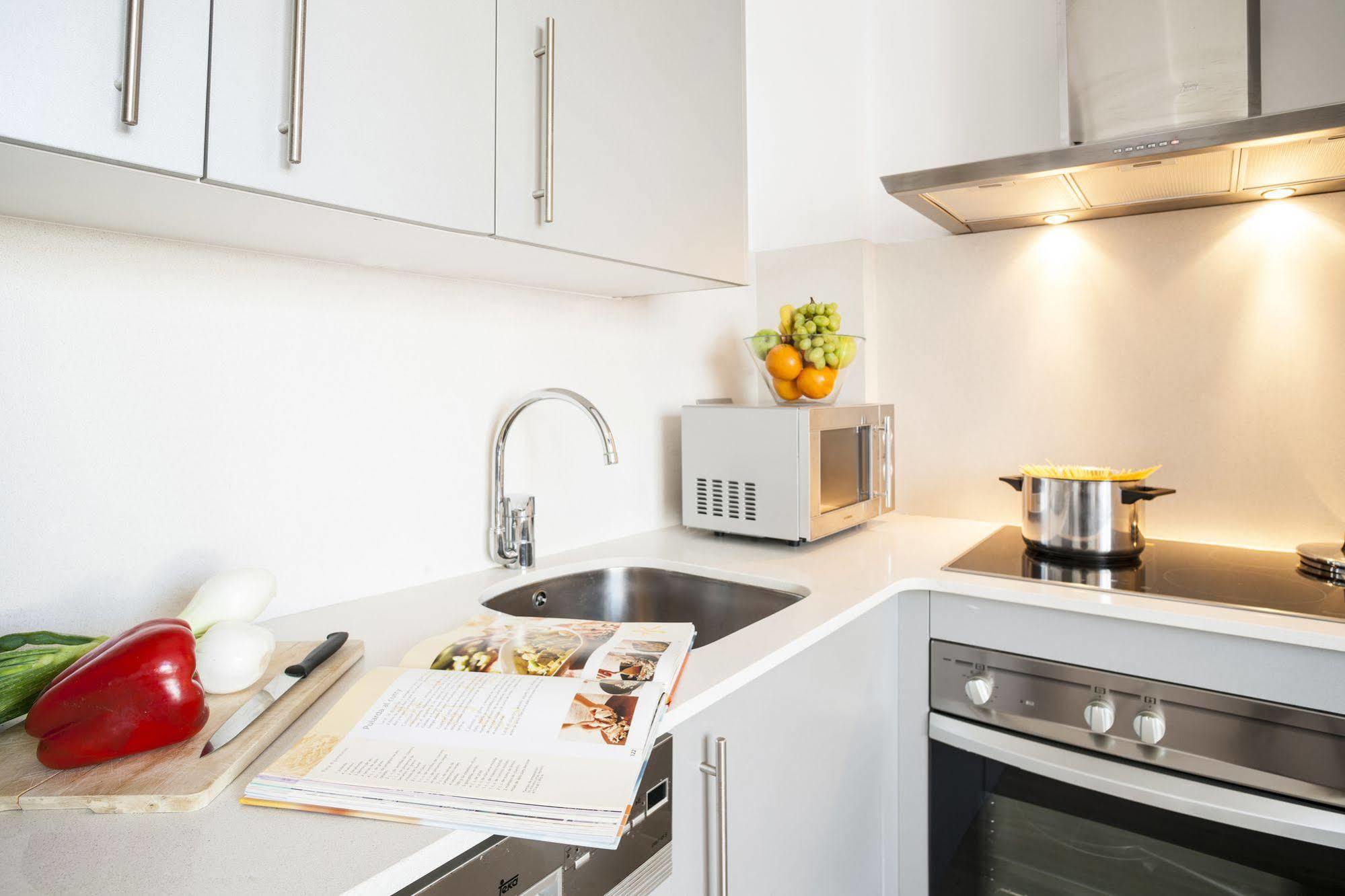 Feelathome Mozart Apartments Барселона Экстерьер фото